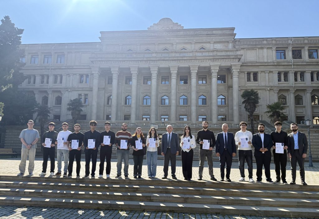 Azərbaycan Texniki Universitetinin (AzTU) rektoru Vilayət Vəliyev Özbəkistanın Daşkənd şəhərində Mərkəzi Asiya Universitetində keçirilmiş “CAU Tech Hackathon 2026” adlı beynəlxalq yarışda uğurlu nəticə göstərən AzTU tələbələri və onların mentorları ilə görüşüb.